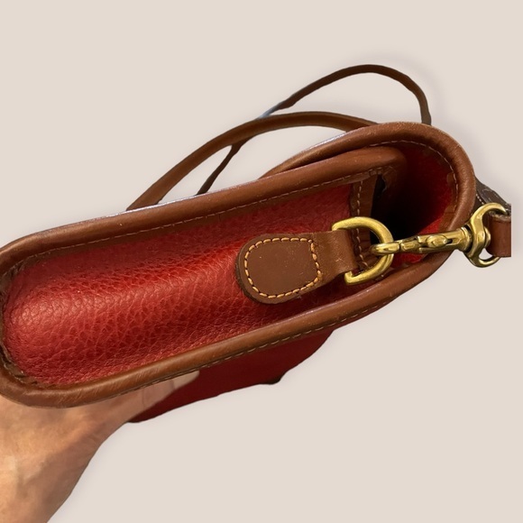 Vintage Coach Sheridan bag in red with brown trim - Picture 2 of 11